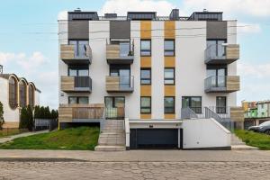 Stylish Apartment with Balcony and Garage in Świnoujście by Renters