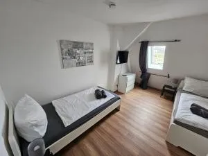 3 moderne 2-Zimmer-Apartments mit WLAN & Parkplatz, Perfekt für Familien & Gruppen - Plötzky