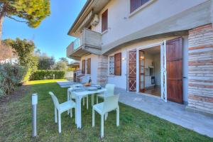Villa Fiorita Apartments - Happy Rentals