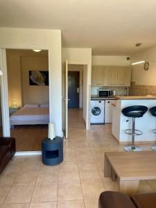 Superbe 2P proche plages - Piscine