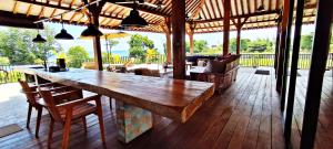 JOGLO APONG Beachfront Apartment