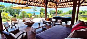 JOGLO APONG Beachfront Apartment