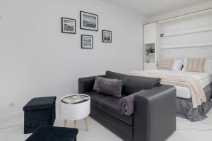 Plac Słowiański Apartments with Balcony Świnoujście Center by Noclegi Renters