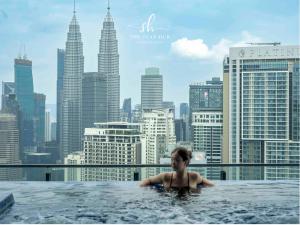 The Luxe & Colony KLCC Skyline Infinity Pool - 5min to Petronas Tower & KL City Center by The Stay Hub