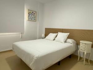 City & Beach Top-Floor Apartment