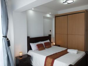 Tranquil 7th floor Apartment near Art Caffe Market