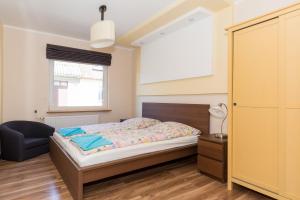 Holiday House BURSZTYN - Nature, Relax & Terrace by Noclegi Renters