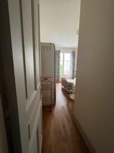 Sejours chez l'habitant HYPER CENTRE ,jolie chambre climatisee avec PARKING SECURISE gratuit : photos des chambres