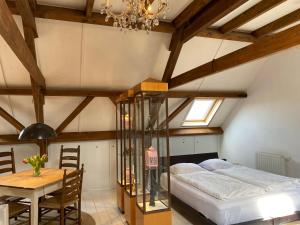 Vakantie appartement Goedereede let op de badkamer moet met andere gasten gedeeld worden