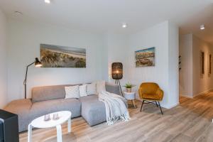 Huswell - Spacious top-floor apartment with private parking