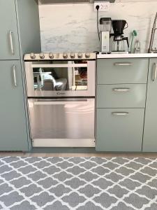 Strandnära, pergola, P-plats i Höllviken