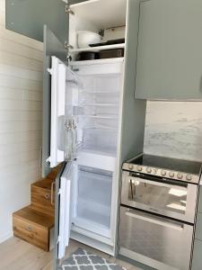 Strandnära, pergola, P-plats i Höllviken