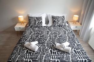 Bright apartment by the park & the river