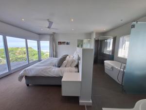 Seaside Beach House with Pool & Invertor