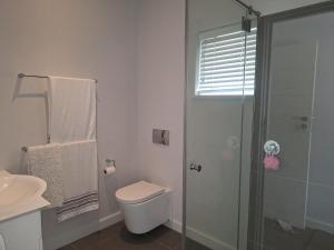 Seaside Beach House with Pool & Invertor