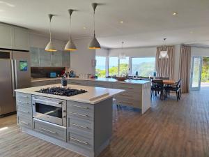 Seaside Beach House with Pool & Invertor