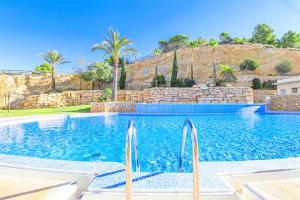 Highrise apartment with private terrace & sea views - 34th floor