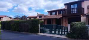 Maisons de vacances Domaine Les Tamaris - Portes du Soleil - Villa 3 chambres avec Jardin - Climatisation - Acces Animations et Piscines inclus ! : photos des chambres