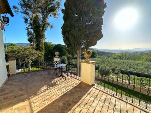 Masia Can Viver - Olive oil tourism B&B