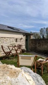 La Bonne du Curé - Le Mesnil-Aubert