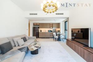 Burj Crown , Downtown Dubai - Mint Stay