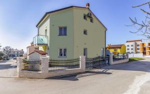 Holiday house for 11 persons in Medulin with sea view, terrace, air conditioning, WiFi 3486-4