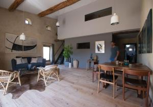 Maisons de vacances Belle maison, Drome entre amis, piscine naturelle : photos des chambres