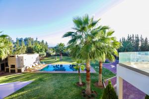 *Villa de luxe à Marrakech, vue sur les montagnes*