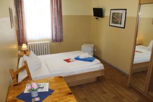 Single Room with Shared Bathroom room in Pension Schwalbenweg