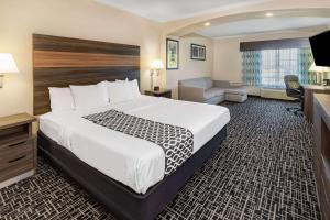 Deluxe King Suite - Non-Smoking room in La Quinta by Wyndham Garland Harbor Point