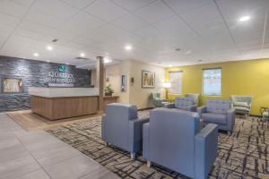 Quality Inn & Suites Windsor - Downtown