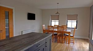 M033 Achill Gatehouse By The Greenway