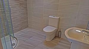 M033 Achill Gatehouse By The Greenway