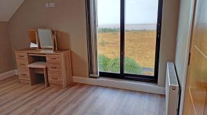 M033 Achill Gatehouse By The Greenway