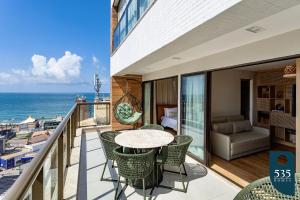 Desfrute do Deslumbrante Quarto e Sala à Beira-Mar