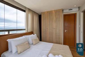 Desfrute do Deslumbrante Quarto e Sala à Beira-Mar