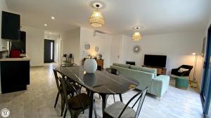 Appart Hôtel BreakIsleBed Limoges CHU & Fac Médecine Pharma à Pied parking gratuit