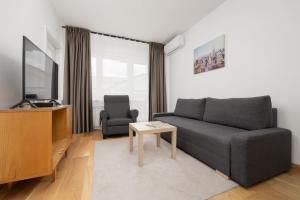 Charming Apartment for 4 People Located 650 m from the Old Town of Warsaw