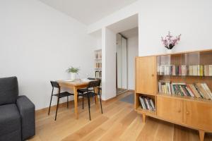 Charming Apartment for 4 People Located 650 m from the Old Town of Warsaw