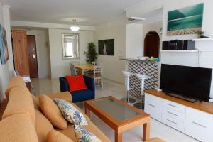 Spacious apart. for 6 pers. AC, UK TV, 600MB WiFi