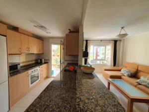 Spacious apart. for 6 pers. AC, UK TV, 600MB WiFi