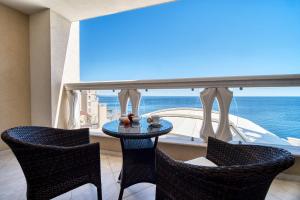 Dreams in La Mer