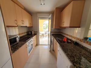 Spacious apart. for 6 pers. AC, UK TV, 600MB WiFi