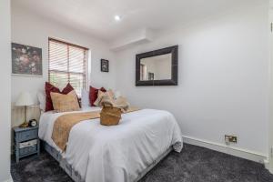 Charming 3-Bedroom London Townhouse Balcony