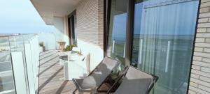 Central Park Tower Sea View Residence with pool and gym