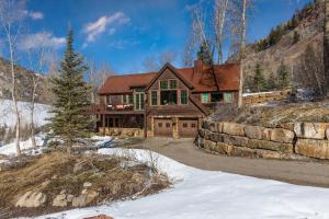 Telluride Riverside House with Mountain Views