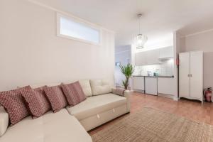 GuestReady - Terracota Bureau