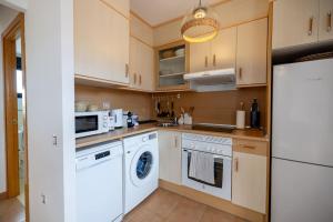 La Caleta Home con Piscina Terraza Jardines privados Terraza y Wifi