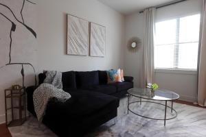 City Chic Retreat Experience the Best of Urban Living!