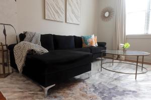 City Chic Retreat Experience the Best of Urban Living!